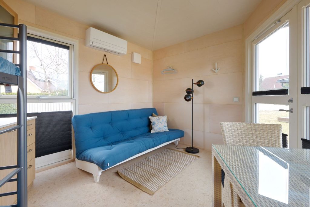 MinuSadam puhkemajade kämpingumaja no 1 sisustus. The interior and furnishing of MinuSadam Getaway camping-house no 1 .
